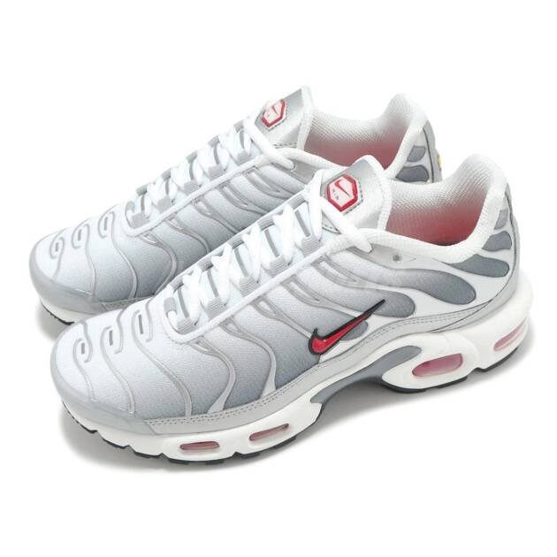 Nike Air Max Plus TN blanco y plateado con detalles rojos