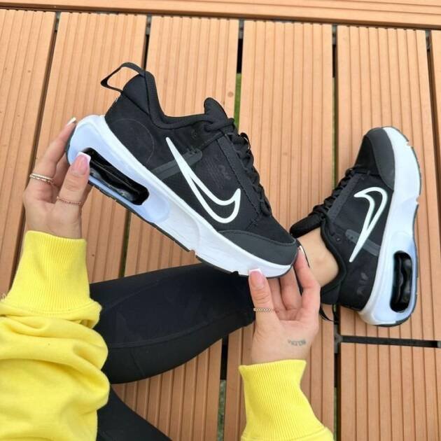 Nike Air Max de color negro y blanco