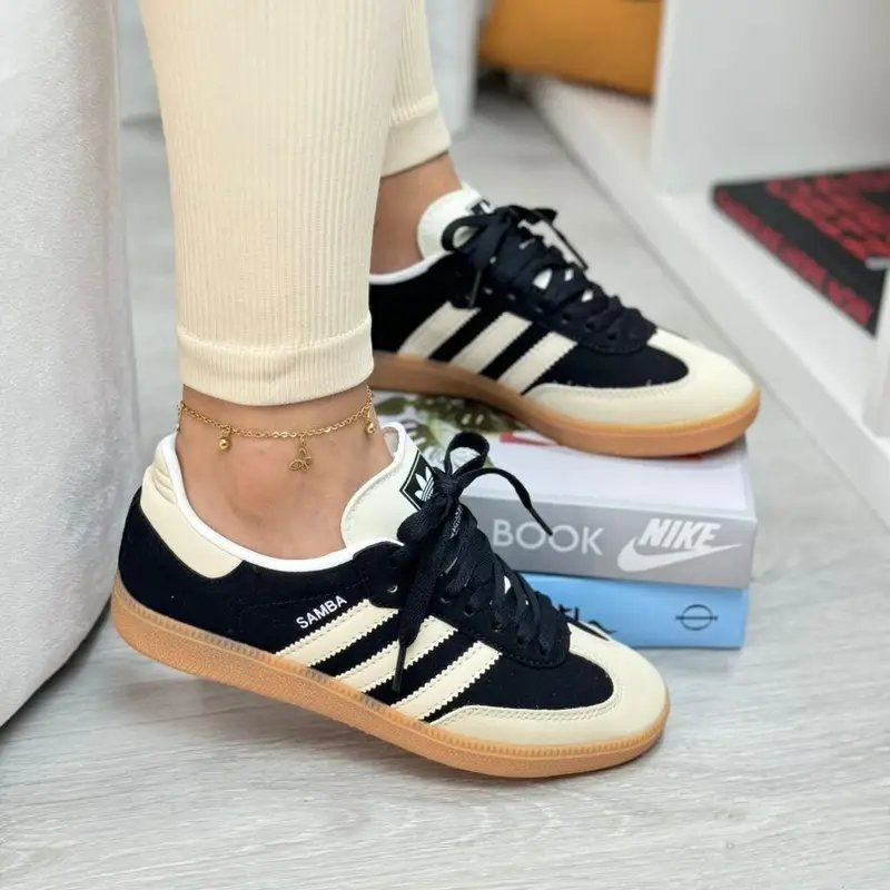 Adidas Samba OG en color negro y beige - Image 2