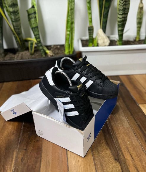 Adidas Superstar en color negro