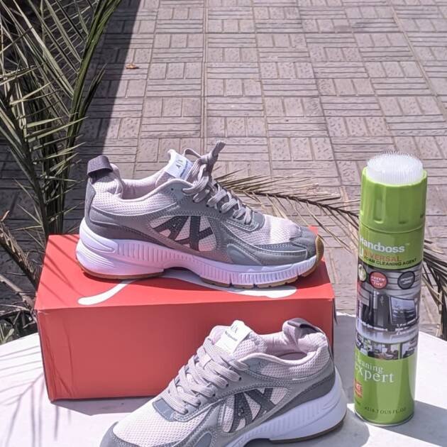 Armani Exchange en color gris claro