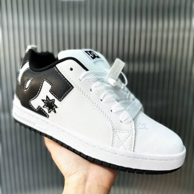 DC Court Graffik en blanco y negro