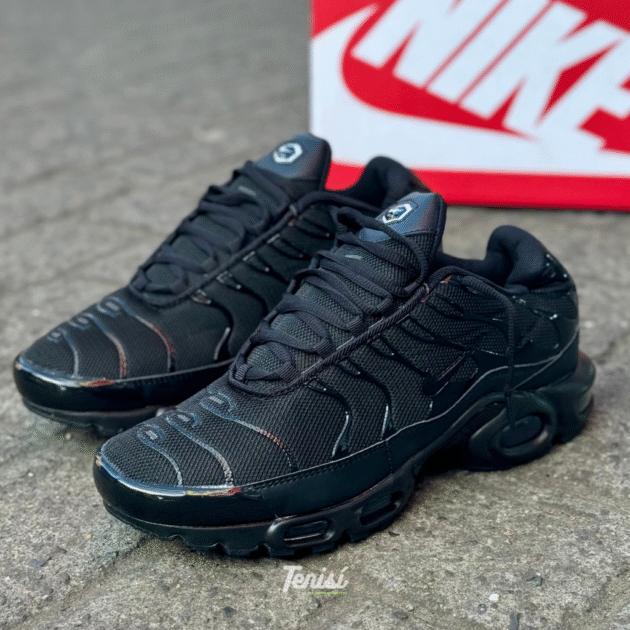Nike Air Max Plus TN en color negro